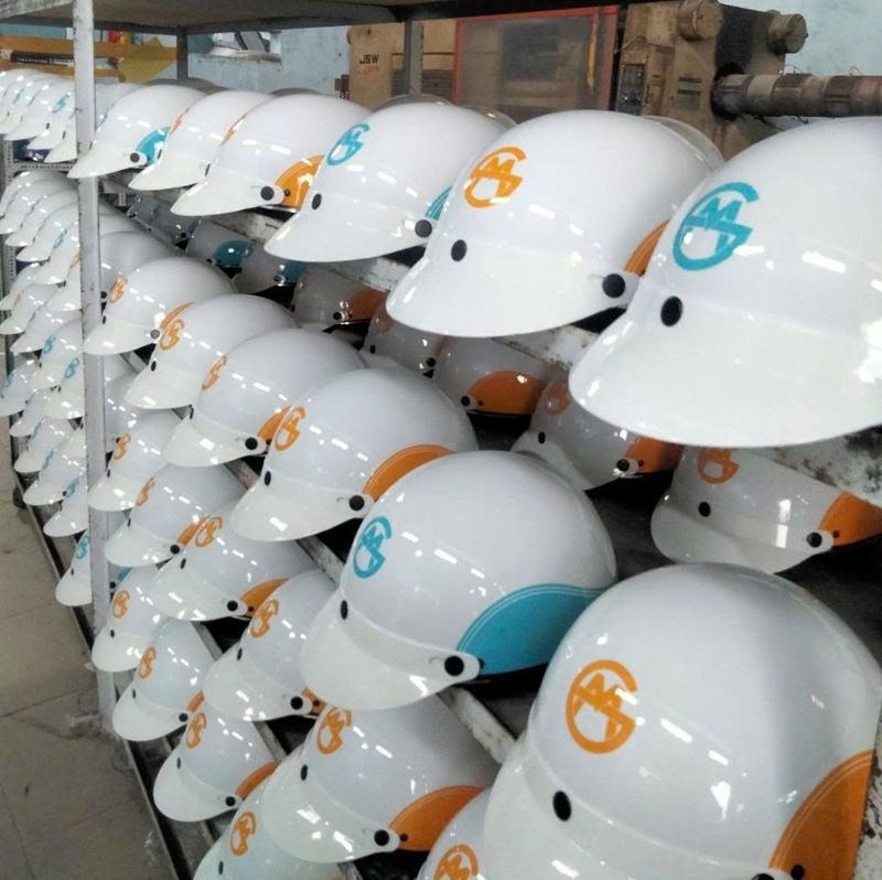 In nón bảo hiểm theo yêu cầu để làm quà tặng tri ân khách hàng