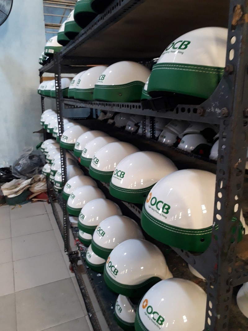 Kinh nghiệm sản xuất mũ bảo hiểm đẹp cho đơn vị ngân hàng như Vietcombank, Vietinbank, VIB,...