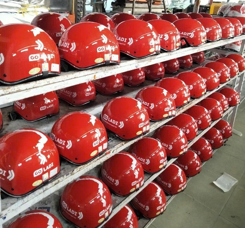 In logo sắc nét trên nón bảo hiểm, giá trực tiếp từ xưởng