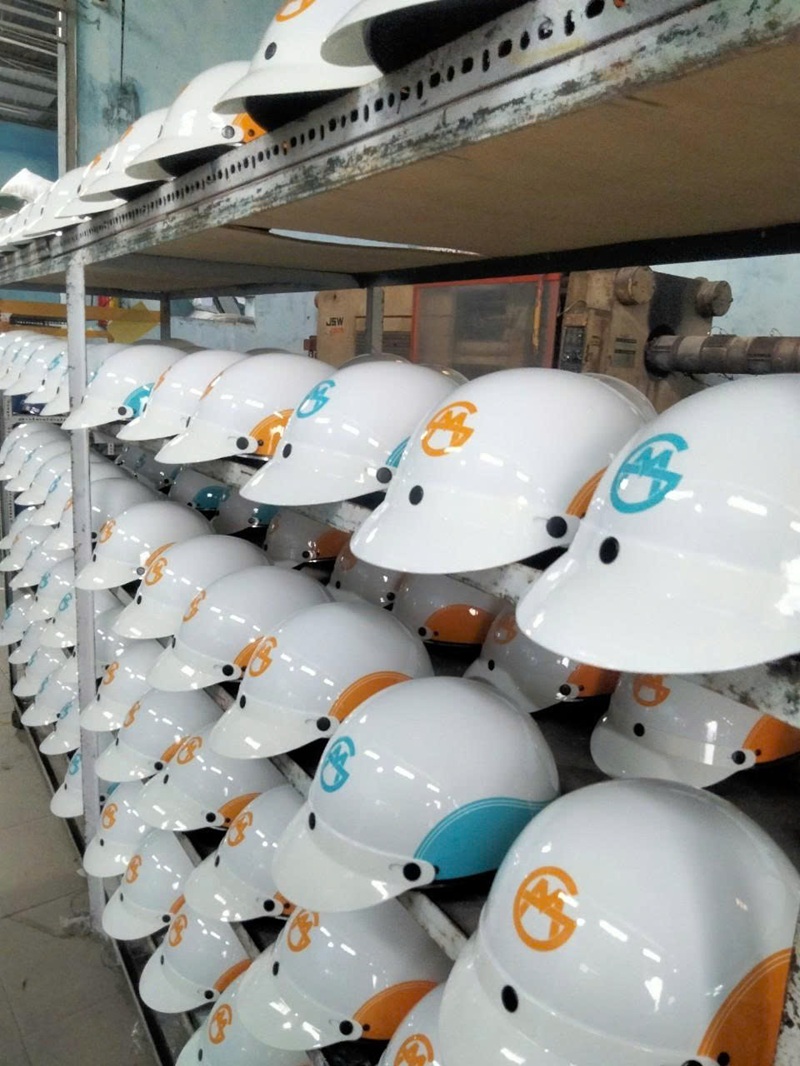 Nón bảo hiểm in logo độc quyền tại xưởng in TPHCM.