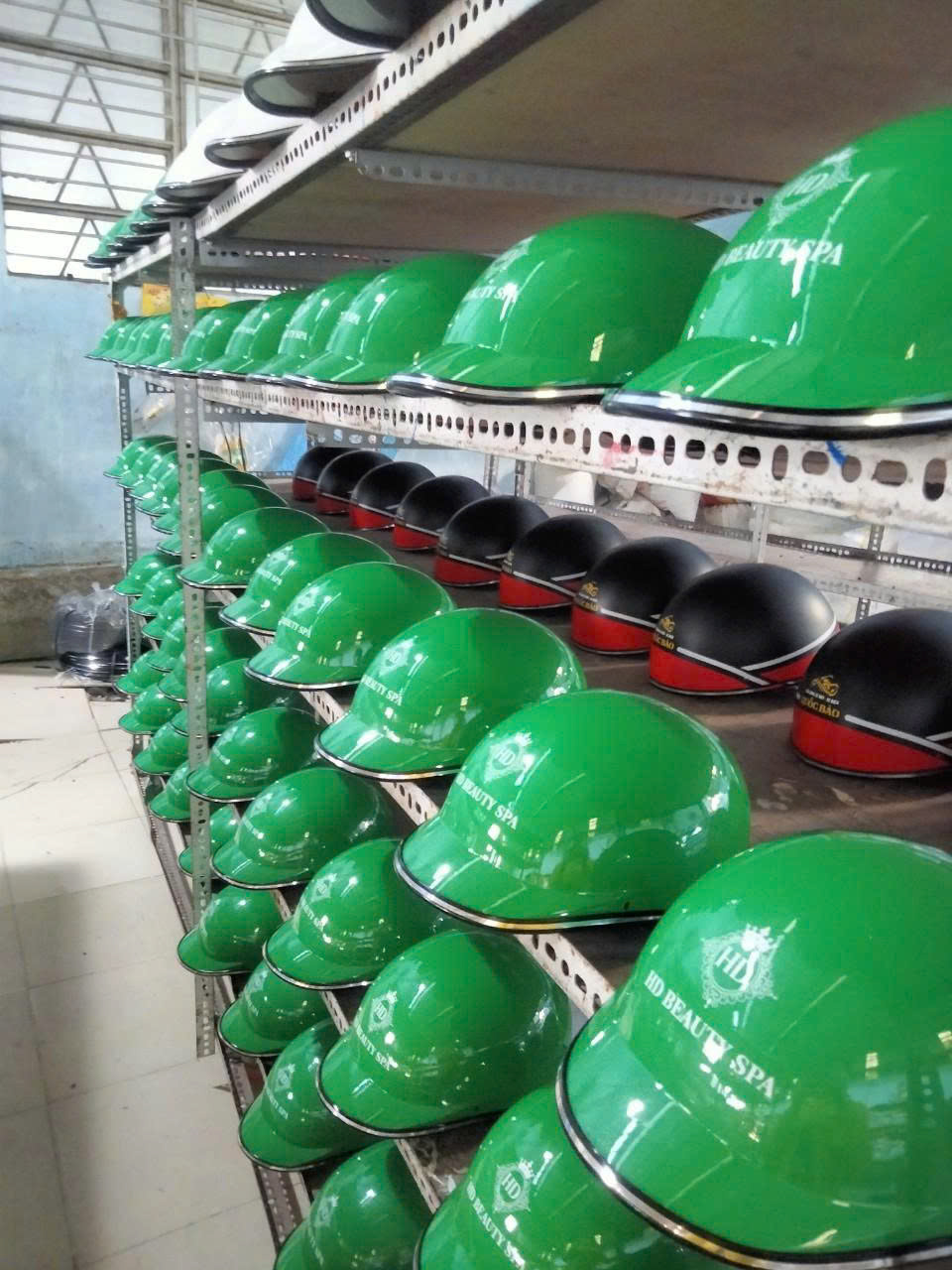 Xưởng in nón bảo hiểm uy tín TPHCM, thiết kế theo yêu cầu