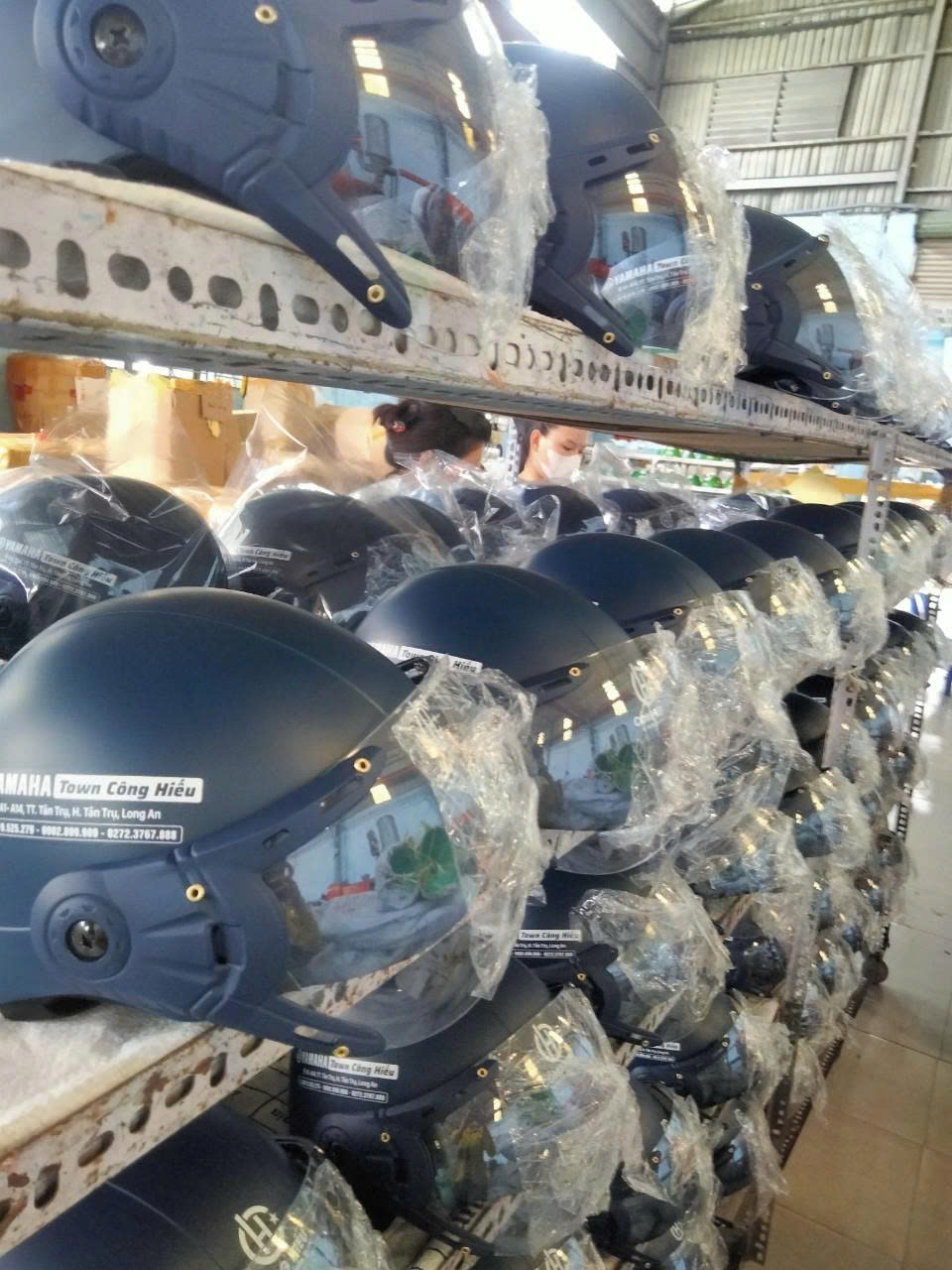 In logo nón bảo hiểm tại TPHCM, sắc nét và bền màu