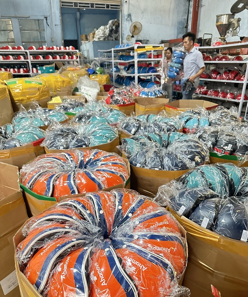 Xưởng sản xuất quà tặng nón bảo hiểm uy tín 