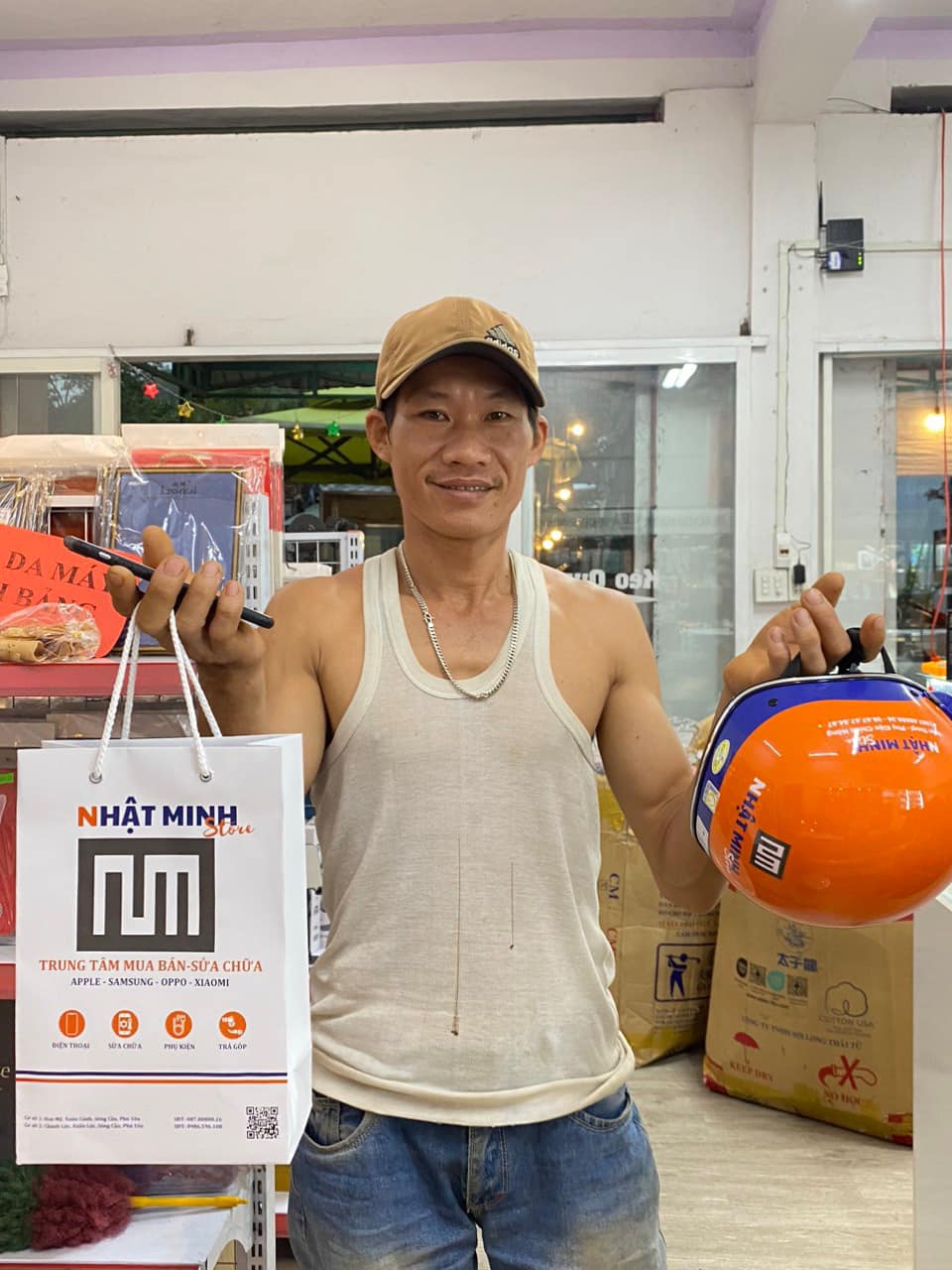 Tặng nón bảo hiểm khi mua sắm